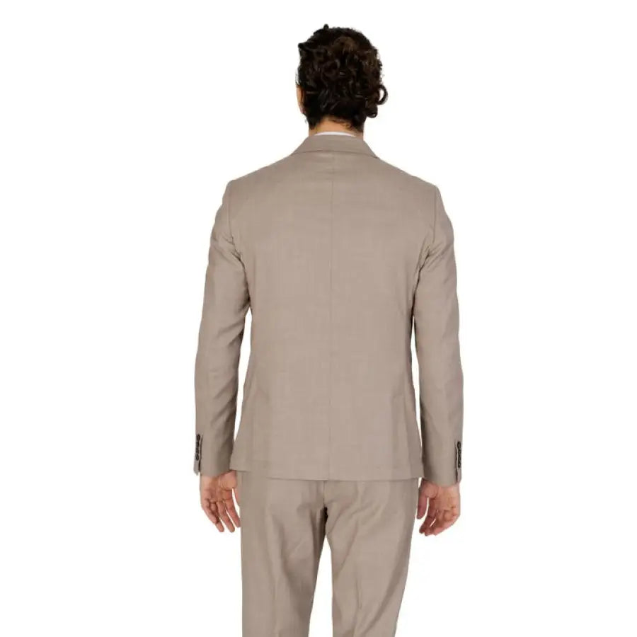
                      
                        Antony Morato men’s blazer for spring summer, stylish man in suit and tie.
                      
                    