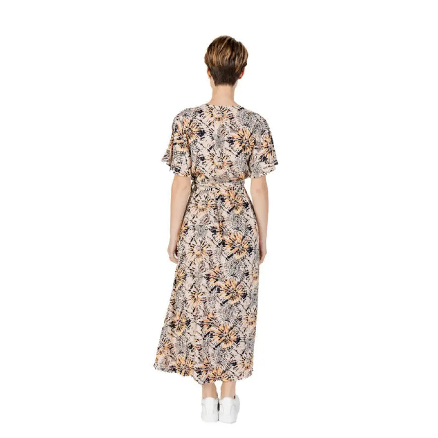 Urban style woman in Jacqueline De Yong floral dress - Jacqueline De Yong Women’s Clothing