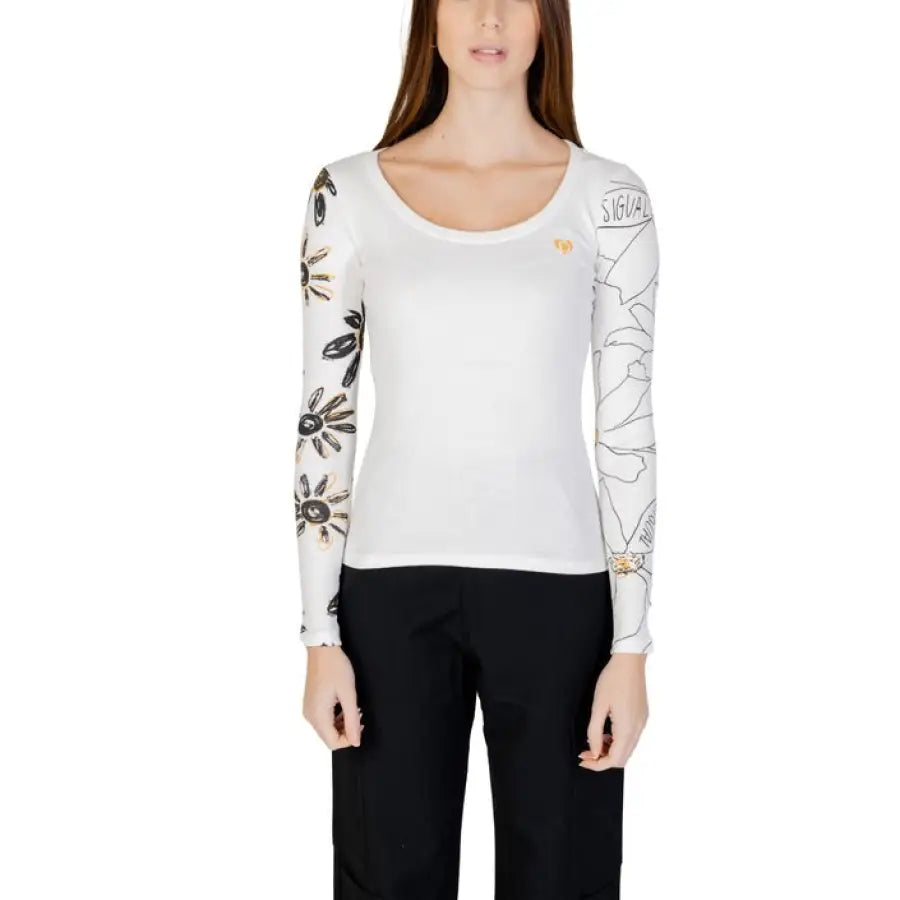 Woman wearing Desigual women knitwear with black and white flowers