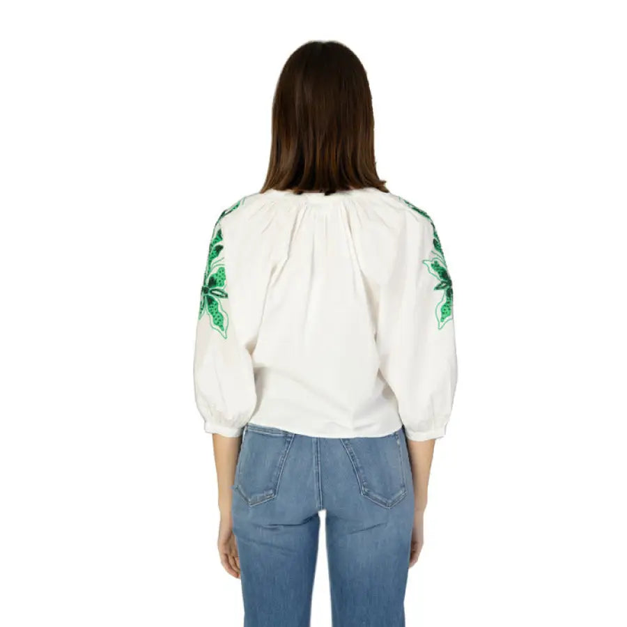 Desigual women shirt - Woman in white blouse with green embroidery by Desigual Desigual