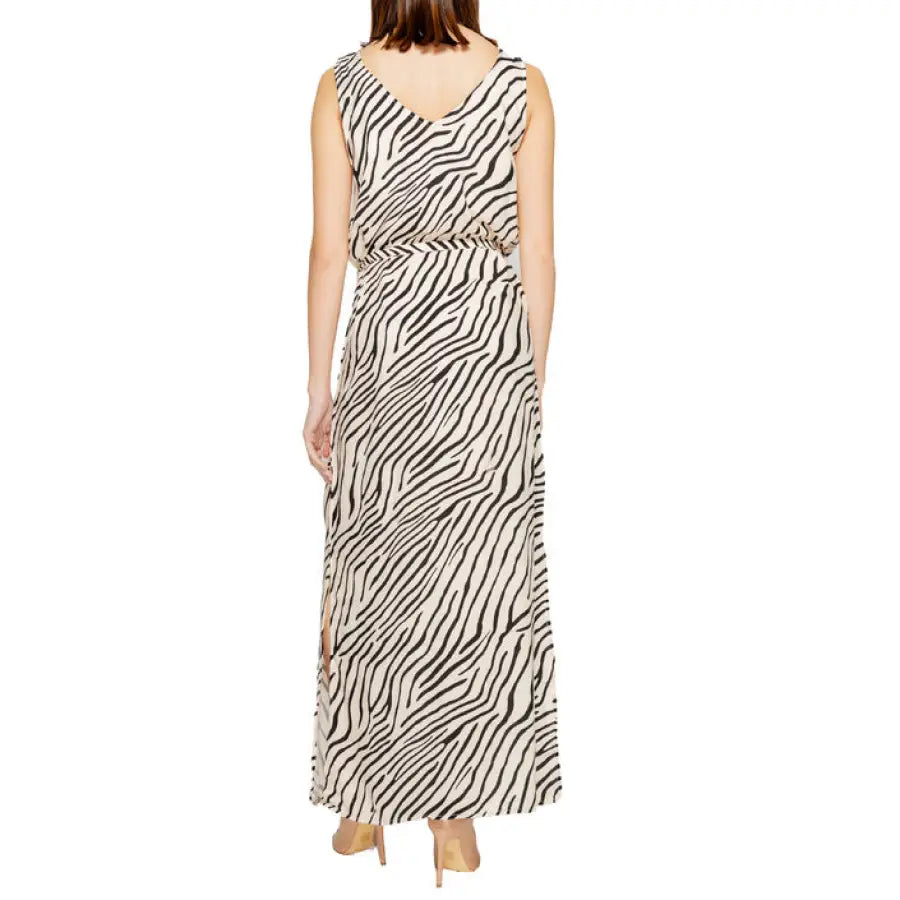 Urban style - Jacqueline De Yong Women Zebra Print Dress
